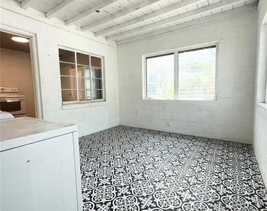 1016 Alba Drive - Photo Thumbnail 9