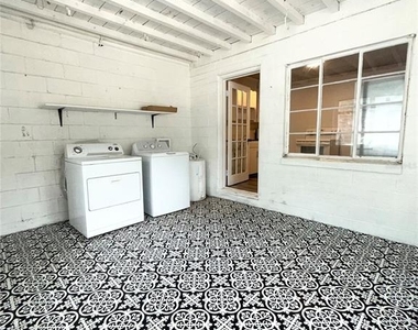 1016 Alba Drive - Photo Thumbnail 4