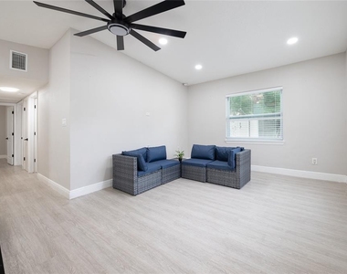 291 Ivey Road - Photo Thumbnail 7
