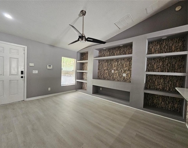 622 Brooke Court - Photo Thumbnail 1
