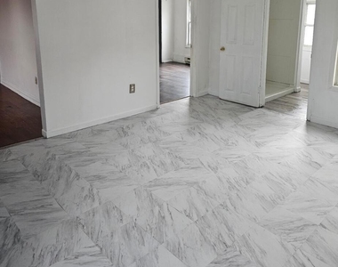 240 Greenbush Street - Photo Thumbnail 3