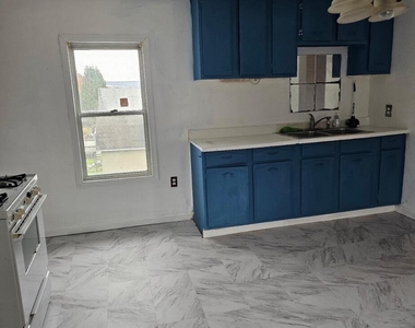 240 Greenbush Street - Photo Thumbnail 4