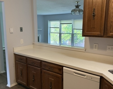 104 Wellington Drive - Photo Thumbnail 4