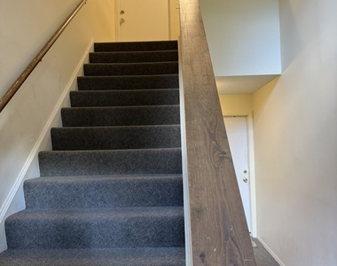 104 Wellington Drive - Photo Thumbnail 2