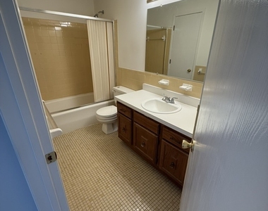 104 Wellington Drive - Photo Thumbnail 9