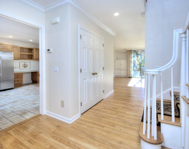 135 Regents Park - Photo Thumbnail 6