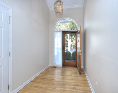 135 Regents Park - Photo Thumbnail 5