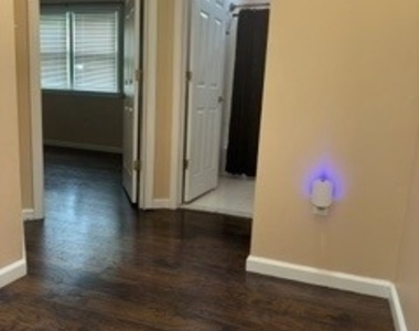 433 Blake Street - Photo Thumbnail 7