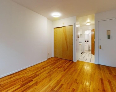 330 east 74th Street - Photo Thumbnail 2