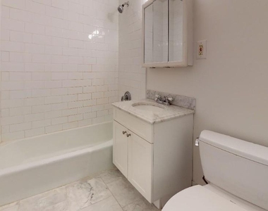 118 East 92nd Street Apartment 4D - Photo Thumbnail 3