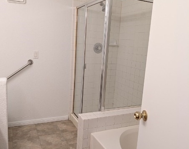 2201 Ramsgate Drive - Photo Thumbnail 11