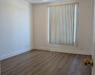 2201 Ramsgate Drive - Photo Thumbnail 6