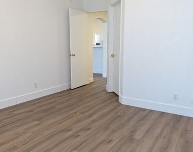 2201 Ramsgate Drive - Photo Thumbnail 4