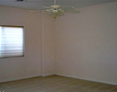 647 Florence Drive - Photo Thumbnail 3
