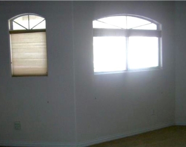 647 Florence Drive - Photo Thumbnail 2
