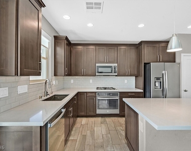 921 Cirrus Cloud Avenue - Photo Thumbnail 7