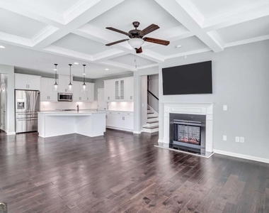 330 Avalon Square - Photo Thumbnail 6