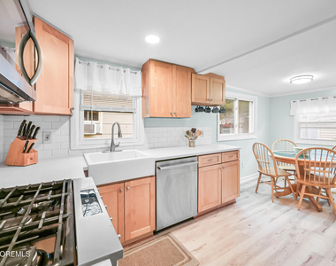 1842 Parkway - Photo Thumbnail 10