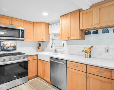 1842 Parkway - Photo Thumbnail 9