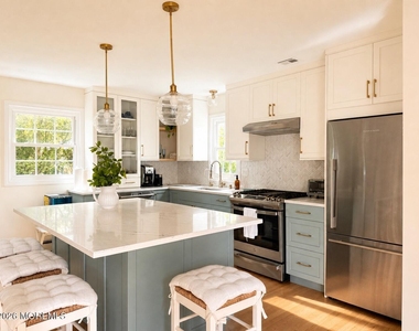 561 Monmouth Avenue - Photo Thumbnail 5