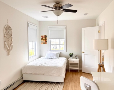 561 Monmouth Avenue - Photo Thumbnail 19