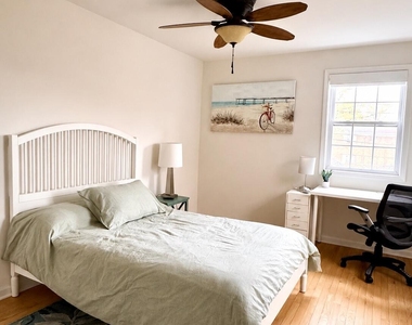 561 Monmouth Avenue - Photo Thumbnail 14