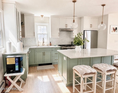 561 Monmouth Avenue - Photo Thumbnail 6