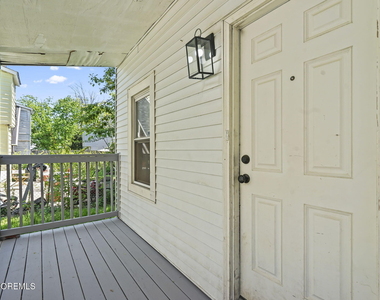 1006 Sewall Avenue - Photo Thumbnail 2