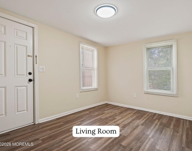 1006 Sewall Avenue - Photo Thumbnail 3