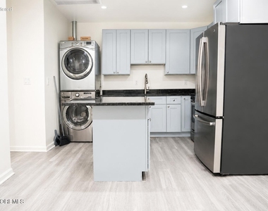 101 Anelve Avenue - Photo Thumbnail 4