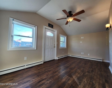 43 Shoreland Terrace - Photo Thumbnail 2