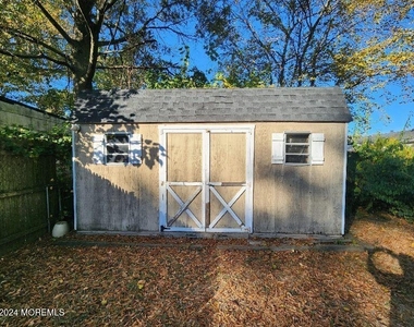 43 Shoreland Terrace - Photo Thumbnail 15