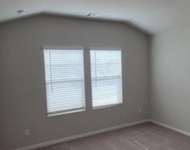 2644 Oneida Lane - Photo Thumbnail 5
