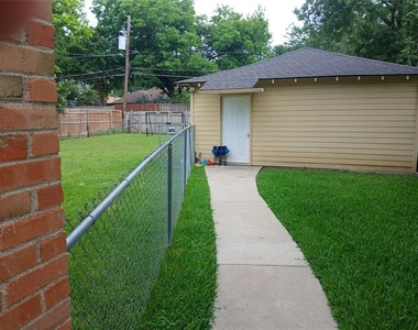 3728 Seguin Drive - Photo Thumbnail 2