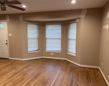 3728 Seguin Drive - Photo Thumbnail 17