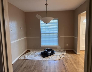 3728 Seguin Drive - Photo Thumbnail 9