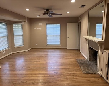 3728 Seguin Drive - Photo Thumbnail 6