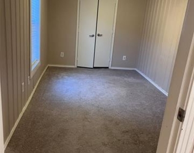 3728 Seguin Drive - Photo Thumbnail 15