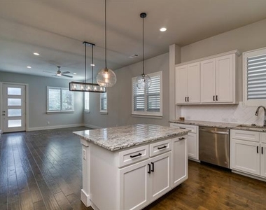 218 Wimberly Street - Photo Thumbnail 8