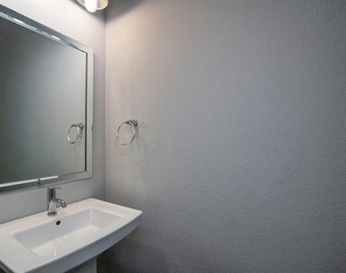 218 Wimberly Street - Photo Thumbnail 10