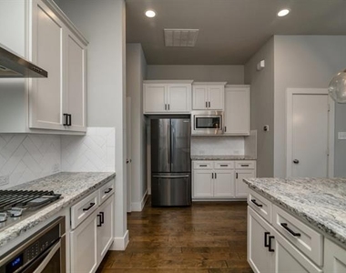 218 Wimberly Street - Photo Thumbnail 9