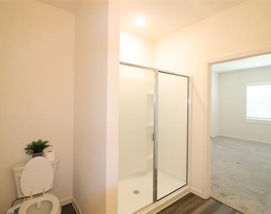 736 Richmond Drive - Photo Thumbnail 24