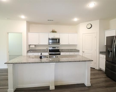 736 Richmond Drive - Photo Thumbnail 15
