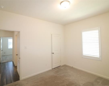 736 Richmond Drive - Photo Thumbnail 9