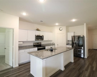 736 Richmond Drive - Photo Thumbnail 16