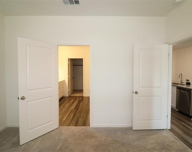 736 Richmond Drive - Photo Thumbnail 21