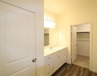 736 Richmond Drive - Photo Thumbnail 23