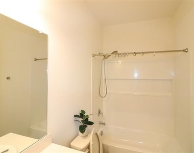 736 Richmond Drive - Photo Thumbnail 8