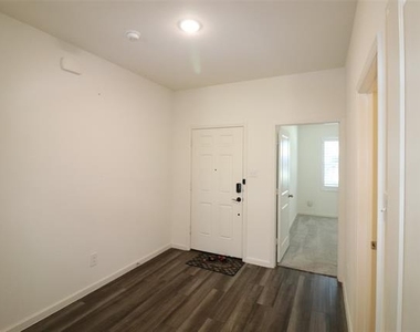 736 Richmond Drive - Photo Thumbnail 10