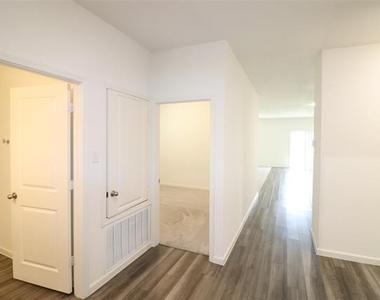 736 Richmond Drive - Photo Thumbnail 6